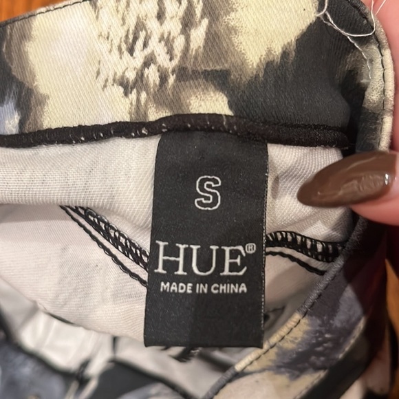 Hue Woman’s Flower Jeans Size S - Picture 4 of 7